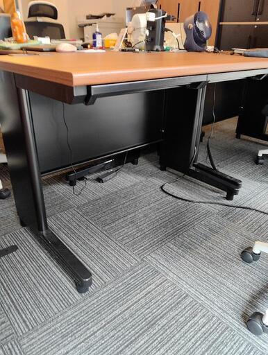 【最終お値下げ】【 木目調 机 】 美品）最終値下げです！！木目調の人気オシャレデスク（1人用）