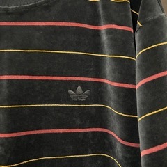 アディダスオリジナルス　tシャツ トップスの画像