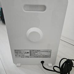 アイリスオーヤマ製のセラミックファンヒーター「JCH-126T-W」の画像