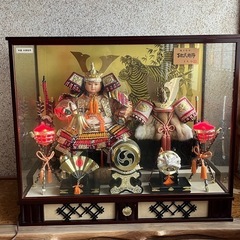 受け渡し完了しました。
５月人形　兜　ガラスケース入り　差し上げます