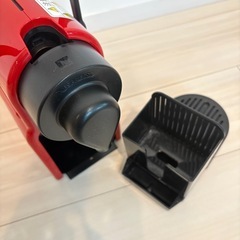ネスプレッソ　カプセル式コーヒーメーカー(スタンド付)の画像