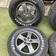 デリカd5 マッドタイヤ　純正ホイール215/85R16 自家塗装の画像
