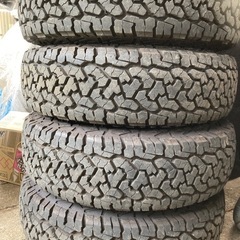 デリカd5 マッドタイヤ　純正ホイール215/85R16 自家塗装の画像