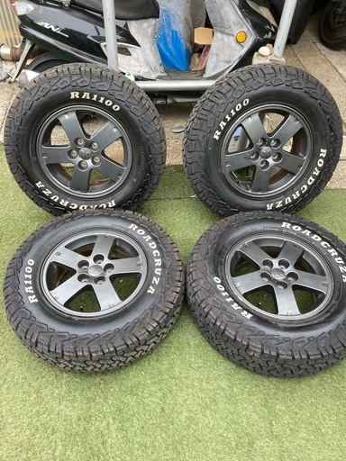 デリカd5 マッドタイヤ　純正ホイール215/85R16 自家塗装