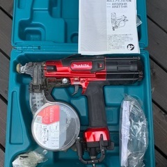 makita 32mm. 41mm 高圧エアビス打ち機　モデル AR320HR モデル AR411HRの画像