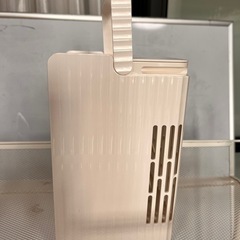 「三段階風量の四角い携帯用ミニ扇風機」の画像