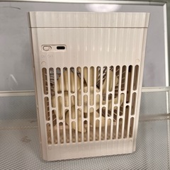 「三段階風量の四角い携帯用ミニ扇風機」の画像