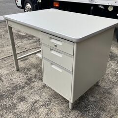 中古 事務机 片袖机 スチール 幅1060×奥行き730×高さ740mm LION 愛知県 一宮市 名古屋 稲沢 江南 岩倉 岐阜 羽島 各務ヶ原 三重 愛知 グッドプライス一宮の画像