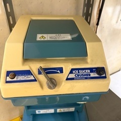 【大阪・豊中】ホシザキ 業務用アイススライサー＆クラッシャー ISR-2 動作確認済　かき氷器　クラッシュアイスOK！夏祭り・イベント・キッチンカー・カフェに　即引取歓迎・発送応相談・受皿付き・中古現状品・100V/50-60Hz・刃切れ良好・重さ約22kg・人気定番モデル・暑い夏の売上UPにどうぞ　メンテ簡単・家庭用コンセント対応・夏限定値下げ中・お早めにご検討ください即決歓迎の画像