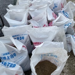 庭土(山砂、
小砂利入り)お譲りします