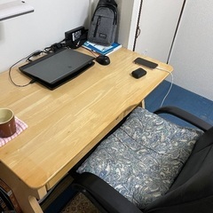 机と椅子（つくえといす）の画像