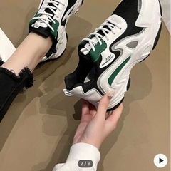 スニーカーの画像