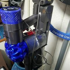 ☆激安☆ dyson 掃除機 ダイソン コードレス掃除機 クリーナー ☆立て掛け台付き☆ 訳有り品の画像