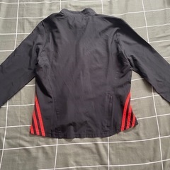 adidas ウィンドブレーカー M 黒/赤の画像