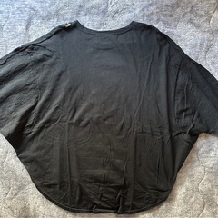 sclar    黒の半袖の画像