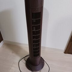 【取引中】スリムタワー型ファン　扇風機　ブラウンの画像