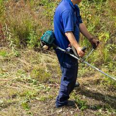 お庭・ソーラーパネルの面倒な🌱草むしり・草刈り🌱なら、あなたの街...