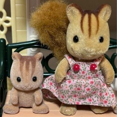 シルバニアファミリー リスの人形3体セットの画像