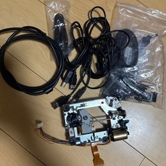 ゲーミングキーボード、スマホ望遠レンズ、USBケーブル他の画像