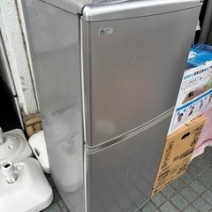 ※終了※無料★¥0-※ キンキンに冷えます★　冷蔵庫 137L　動作品