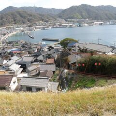 港が見える小高い丘の上の物件（元、畑付き）の画像