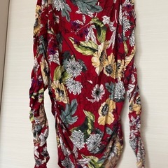 GUESS フラワープリント 長袖シャツ Sサイズの画像