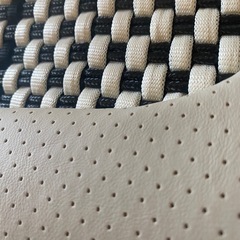ユニバーサルフィットシートカバー全席フィット4人乗り新品の画像