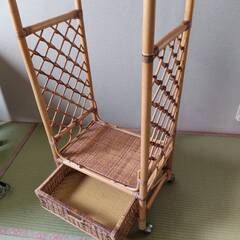 籐製ハンガーラック★籐製家具の画像