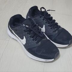 NIKE　スニーカー　22.5