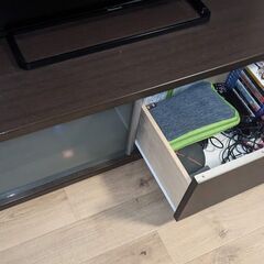 【木目調テレビ台（ダークブラウン）】引っ越しのためお譲りします｜収納力◎の画像