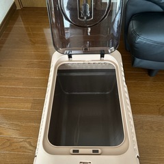 ペットキャリー、ゲージ
の画像
