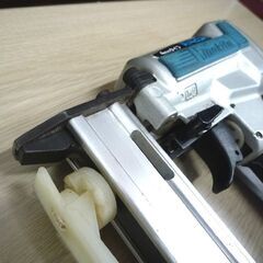 現状品 エアタッカ マキタ タッカー モデル AT425A Makita 中古 苫小牧西店の画像