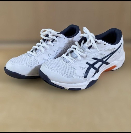 ほぼ新品！試し履きのみの美品！ASICS  バレーボールシューズ26センチ ASICS アシックス ジュニア バレーボールシューズ 19-25cm asics