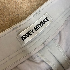 高級ISSEY MIYAKE🔴ズボンmサイズの画像