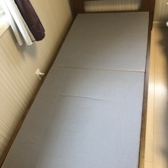 木枠付き　シングルベッド
