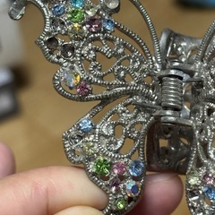 蝶型ヘアクリップ カラフルストーン付きの画像