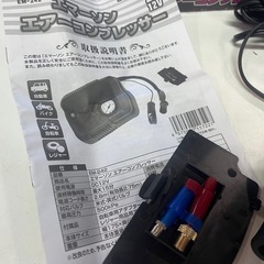 ニューレイトン エマーソン DC12V ミニ エアーコンプレッサー EM-242 シガーソケット接続タイプ アダプター4種付属 恐らく未使用 動作品 ①の画像