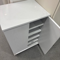 白い靴箱！の画像
