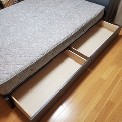 セミダブルベッド　マットレスセット　引き出し収納付きですの画像