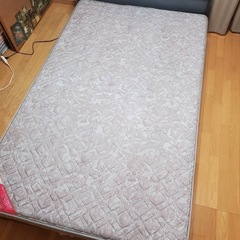 セミダブルベッド　マットレスセット　引き出し収納付きですの画像