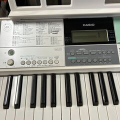 CASIO 電子キーボード　2020年モデル　LK-512　別売りボード台付き！の画像