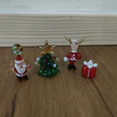 クリスマスのガラスの置物