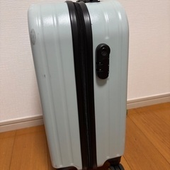 スヌーピのスーツケースの画像