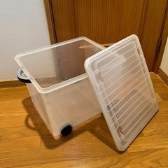 コマ付き　収納ケース。取手付きの画像