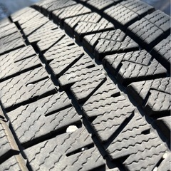 ダンロップ スタッドレスタイヤ 235/45/R18の画像