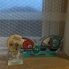 サンリオアクリルスタンドと缶バッジとチャーム