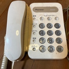 送料込み！引き取りの場合は3500円でお譲り 引き取り限定。シンプルな固定電話機。 (freely2400) 志都美の