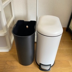 無料❗️ペダルゴミ箱の画像
