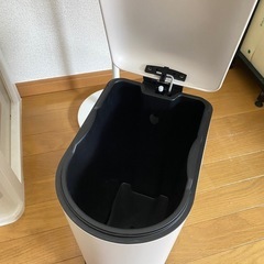 無料❗️ペダルゴミ箱の画像