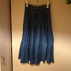 服4点　カットソー、デニムスカートなどの画像